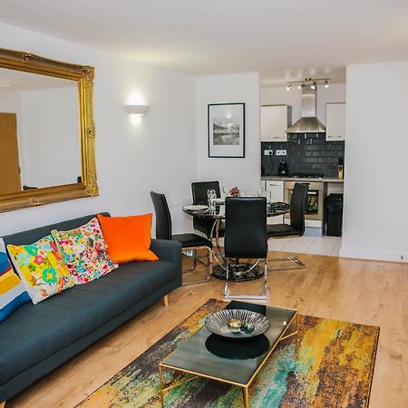 Riverside 2 Bed Apartment Londra Esterno foto