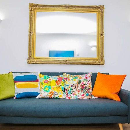 Riverside 2 Bed Apartment Londra Esterno foto