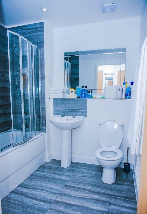 Riverside 2 Bed Apartment Londra Esterno foto