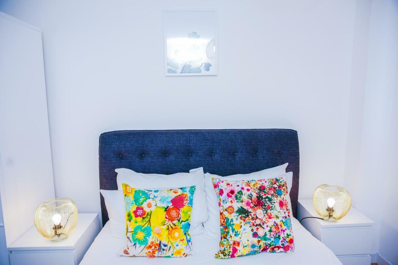 Riverside 2 Bed Apartment Londra Esterno foto