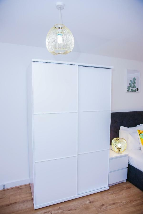 Riverside 2 Bed Apartment Londra Esterno foto