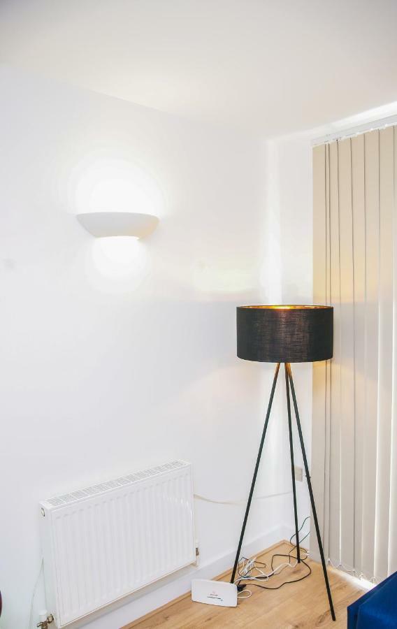 Riverside 2 Bed Apartment Londra Esterno foto