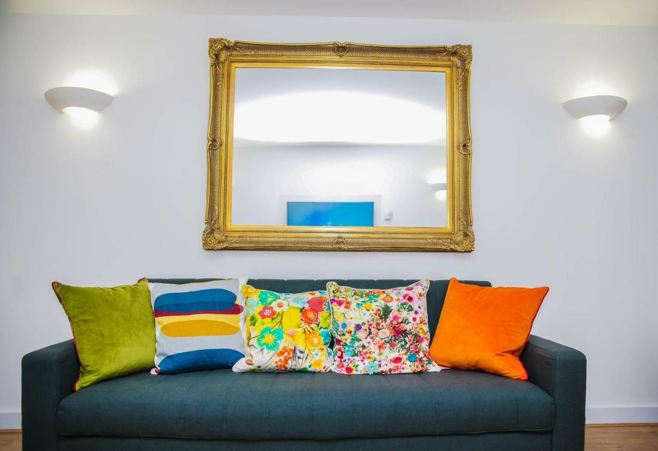 Riverside 2 Bed Apartment Londra Esterno foto