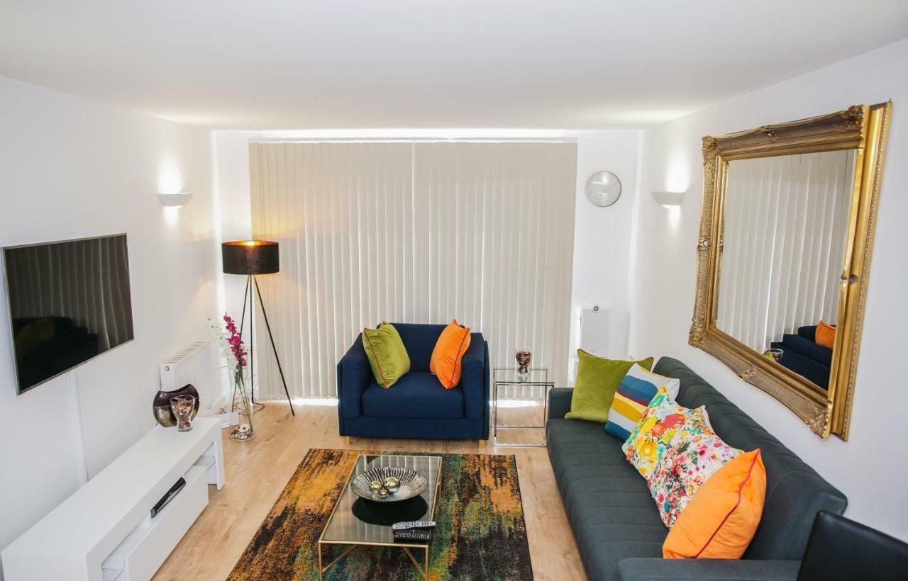 Riverside 2 Bed Apartment Londra Esterno foto