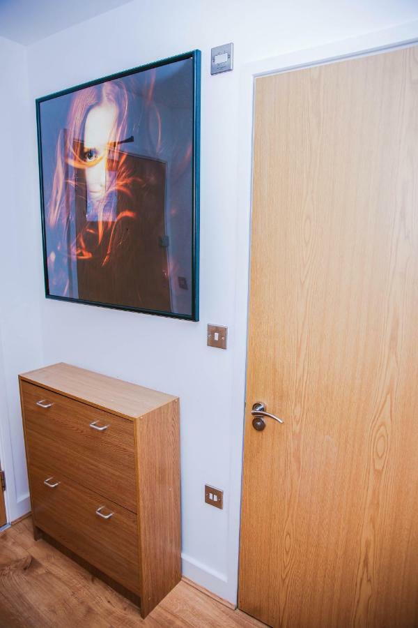 Riverside 2 Bed Apartment Londra Esterno foto