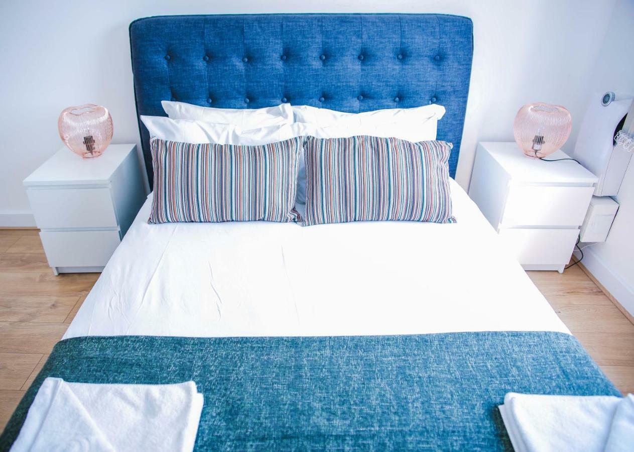 Riverside 2 Bed Apartment Londra Esterno foto