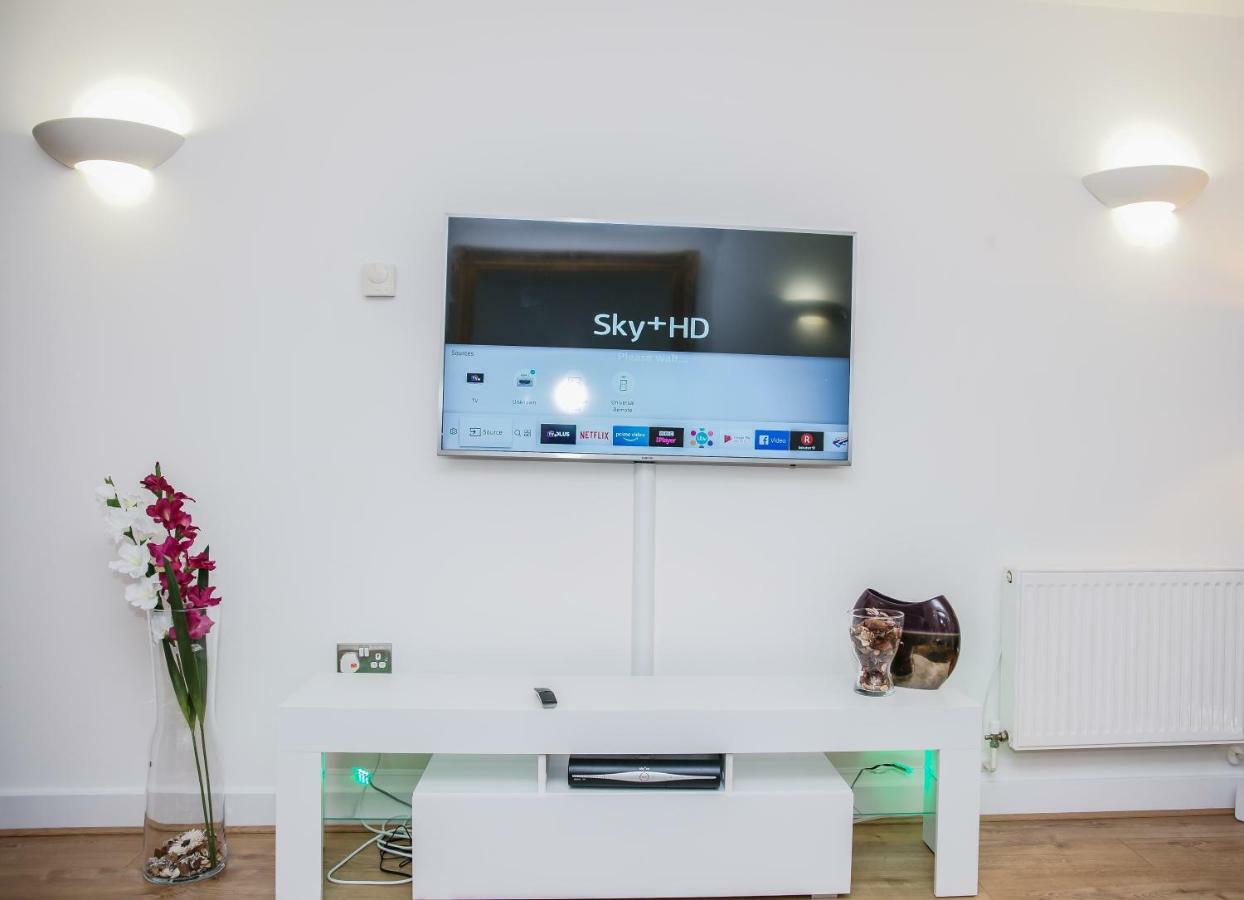 Riverside 2 Bed Apartment Londra Esterno foto
