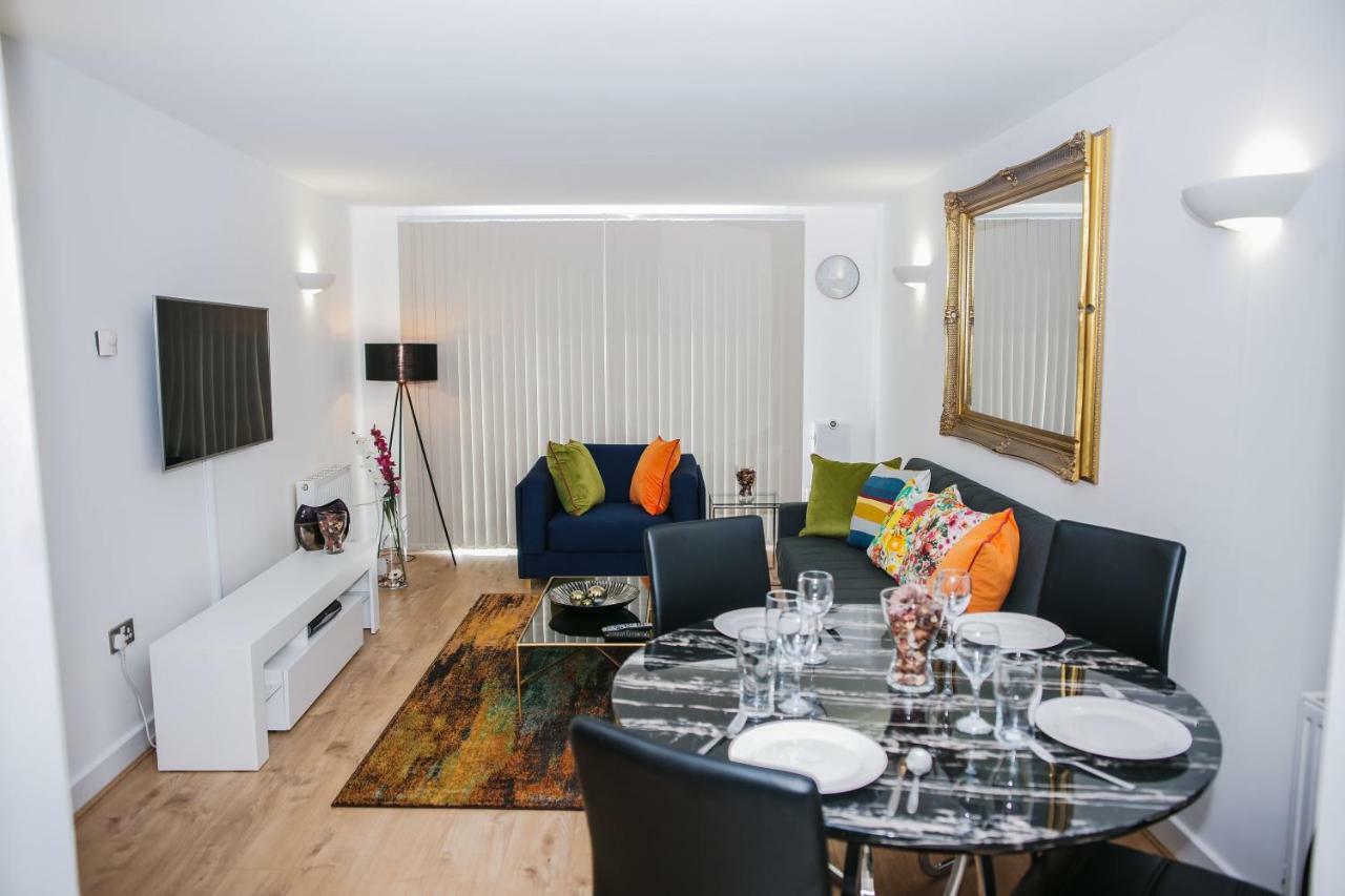 Riverside 2 Bed Apartment Londra Esterno foto