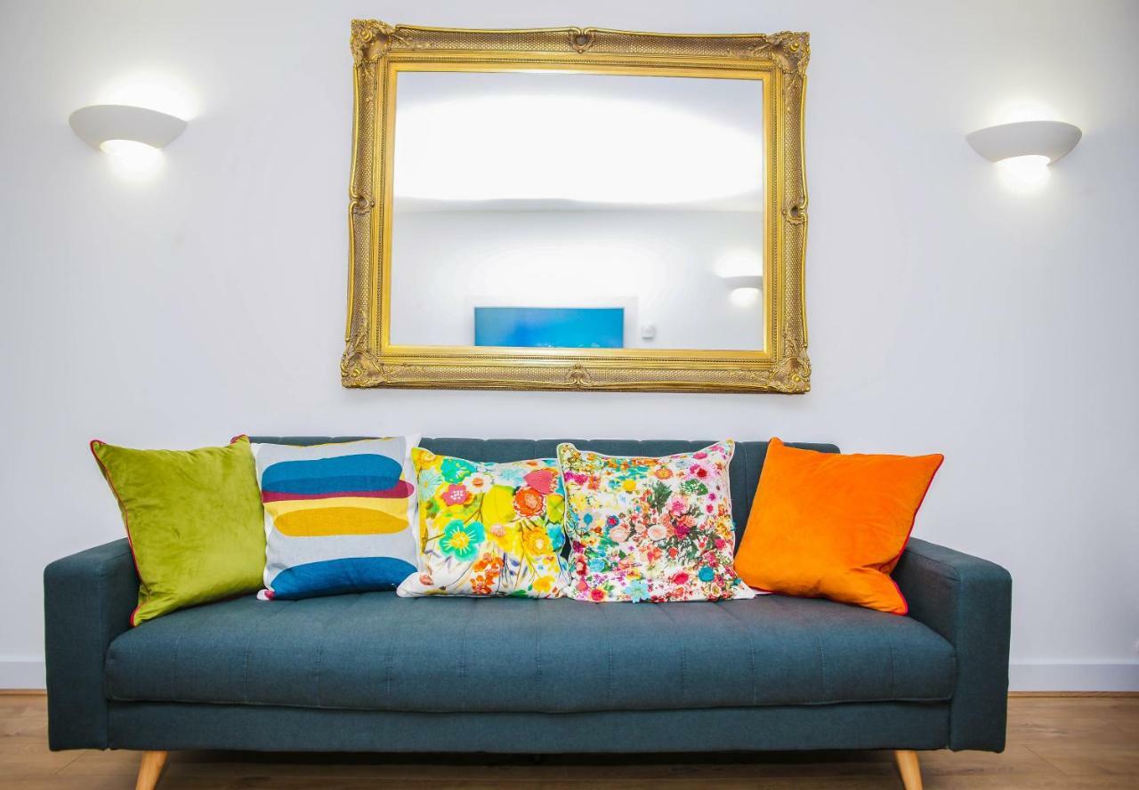 Riverside 2 Bed Apartment Londra Esterno foto