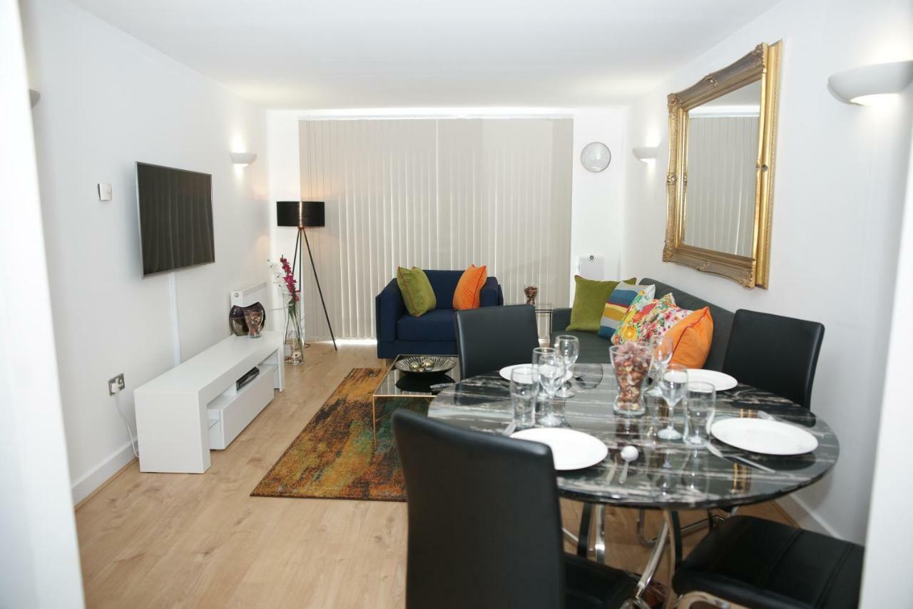 Riverside 2 Bed Apartment Londra Esterno foto